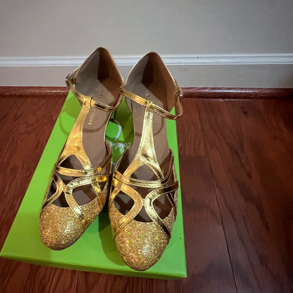 NEW Gold sequined dancing show, size 9 Comfortable and sexy.